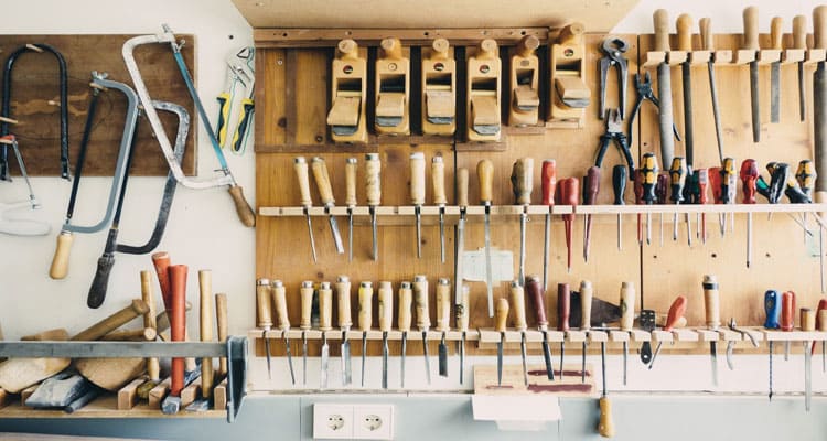 8 Basic Woodworking Tools Every Beginner Must Own 2020